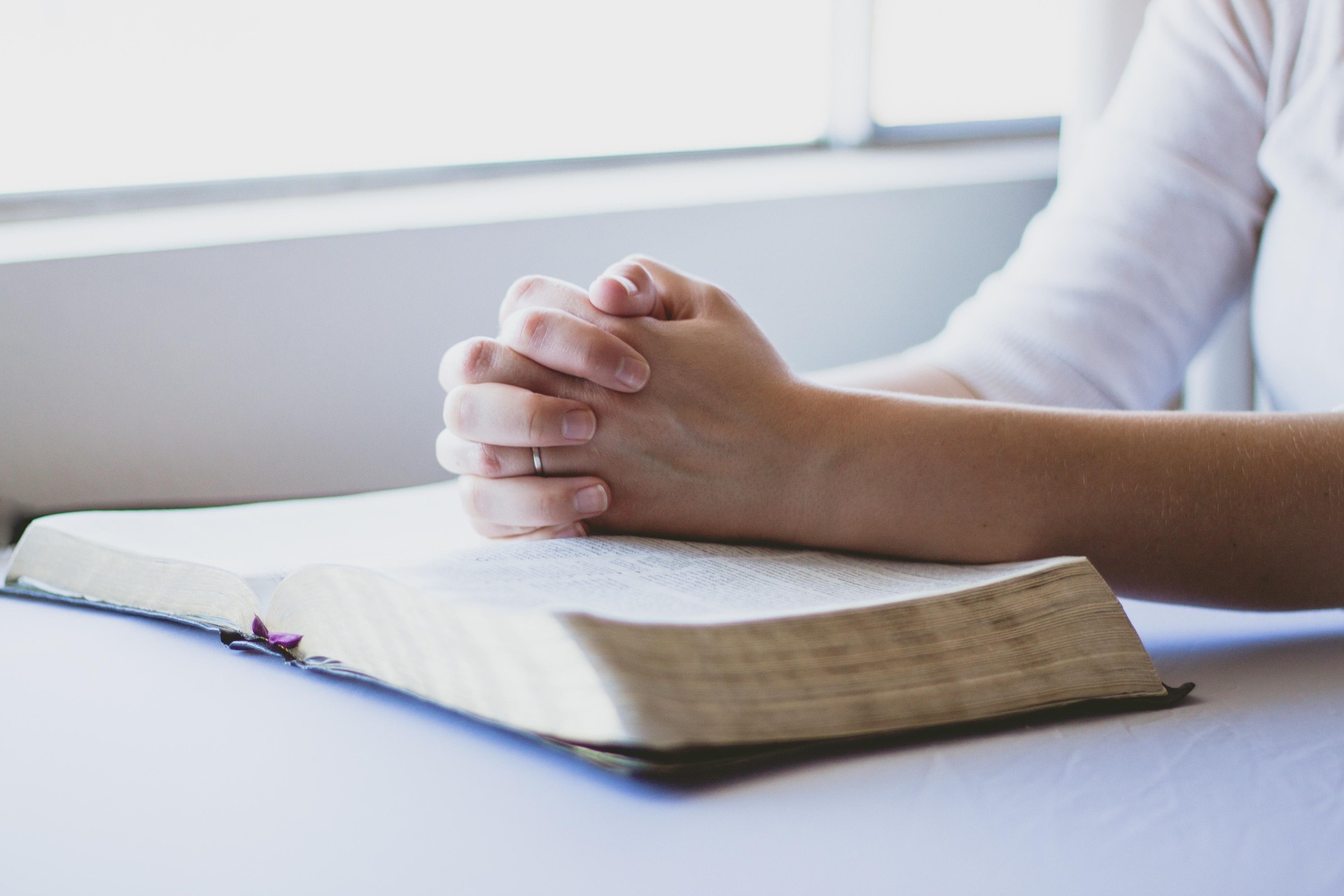 Fé e oração em tempos desafiadores como nutrir a espiritualidade diariamente - Roda da Vida